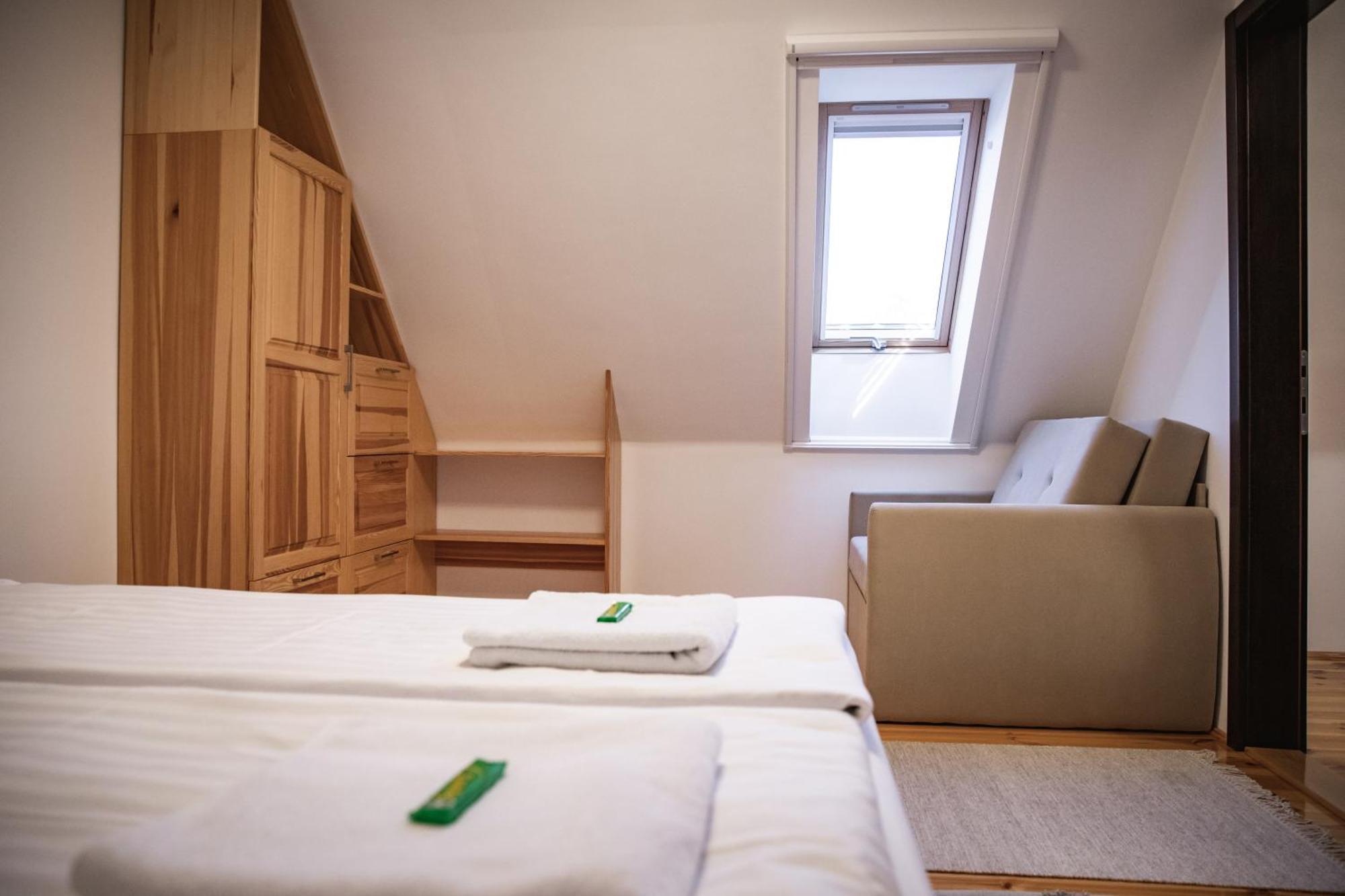 City-Top Vendeghaz Esztergom Rum bild